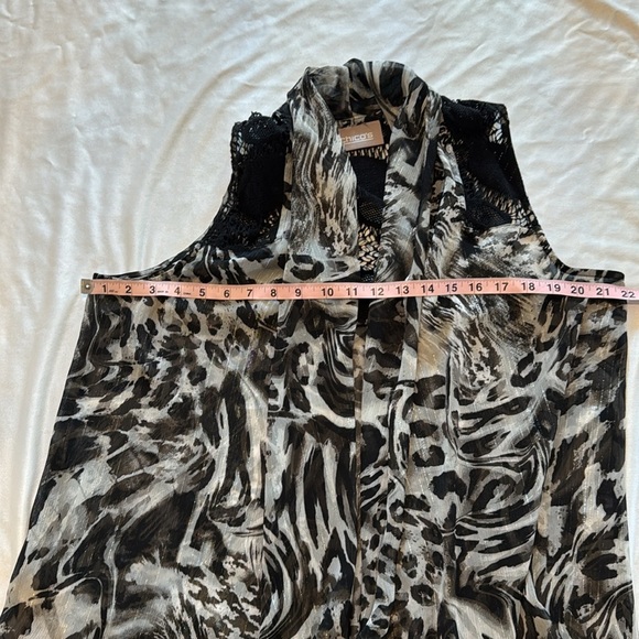 Chico's Black and White Lace Detail Vest Kimono Size 2 - Picture 6 of 7